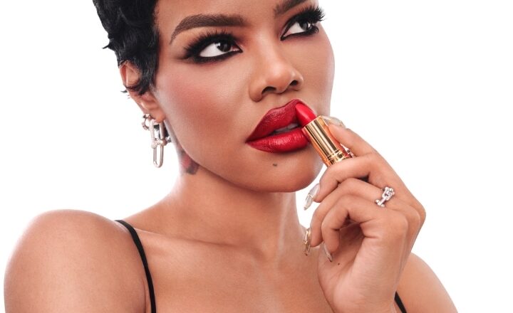 LIP SERVICE: Super Lustrous shows up and shows off