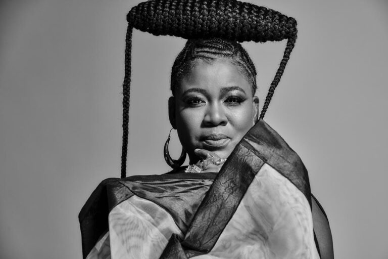VOICES OF A GENERATION: Simphiwe Dana and Thandiswa Mazwai receive Gallo Renaissance Award