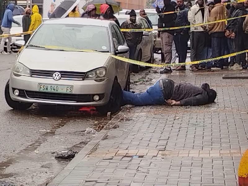 DRUG PROBE ENDS IN DEATH: Man found dead after fleeing into Bloemfontein building